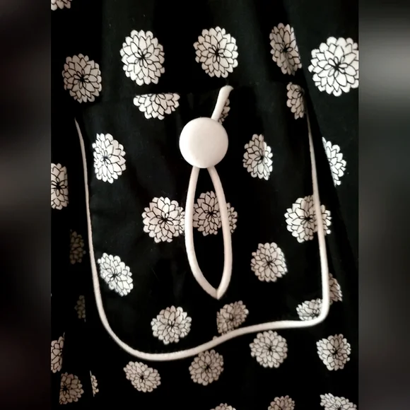 EUC Voodoo Vixen Dahlia Polka Dot Floral B&W Fit & Flare Vintage Retro Dress XL - Picture 4 of 6